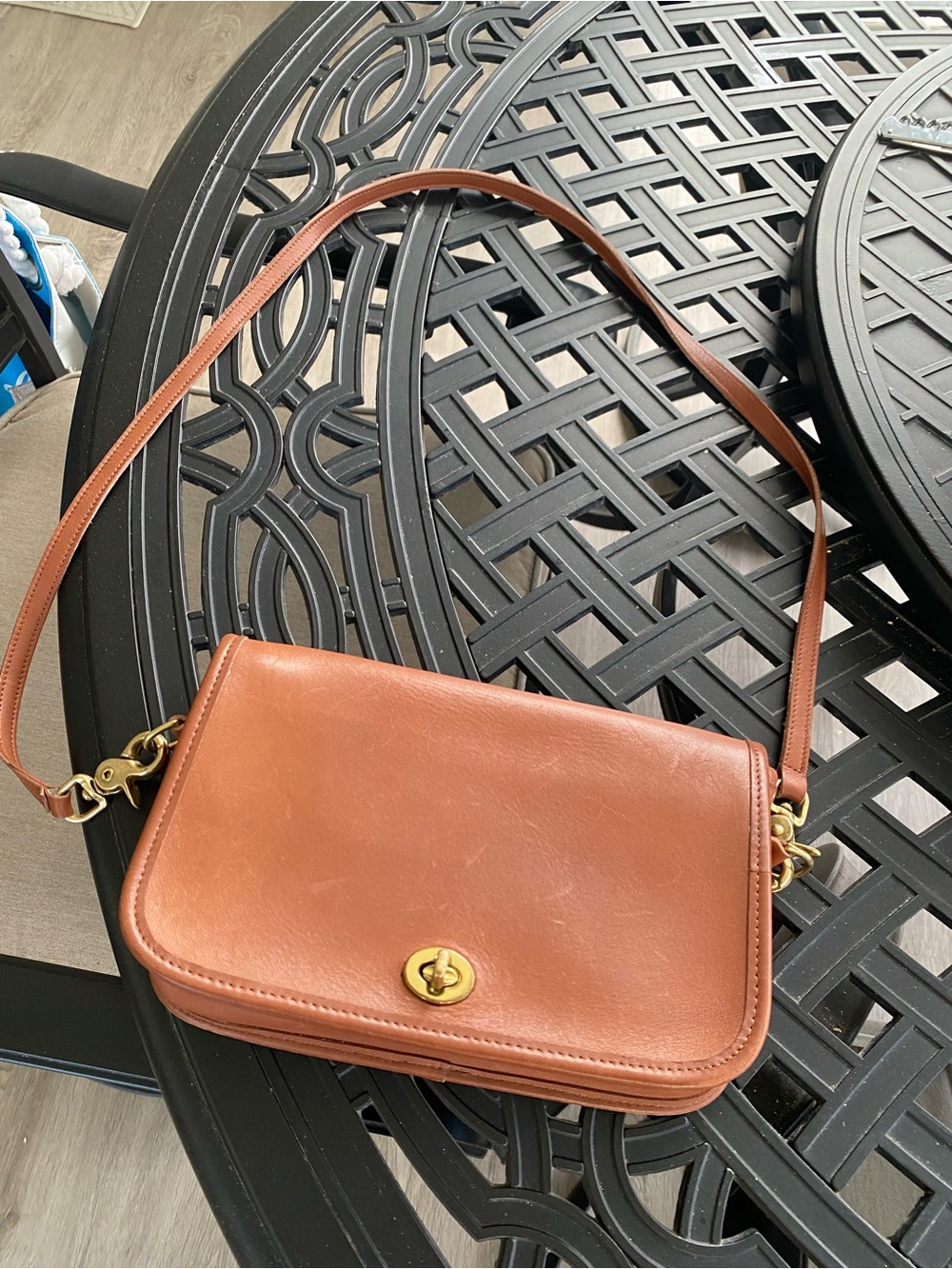 Coach 9755 vintage Brown Leather Crossbody with Gold Turn-Lock - Picture 14 of 16